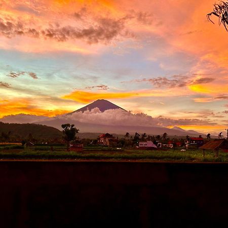 D'Uma Amed Homestay Buitenkant foto