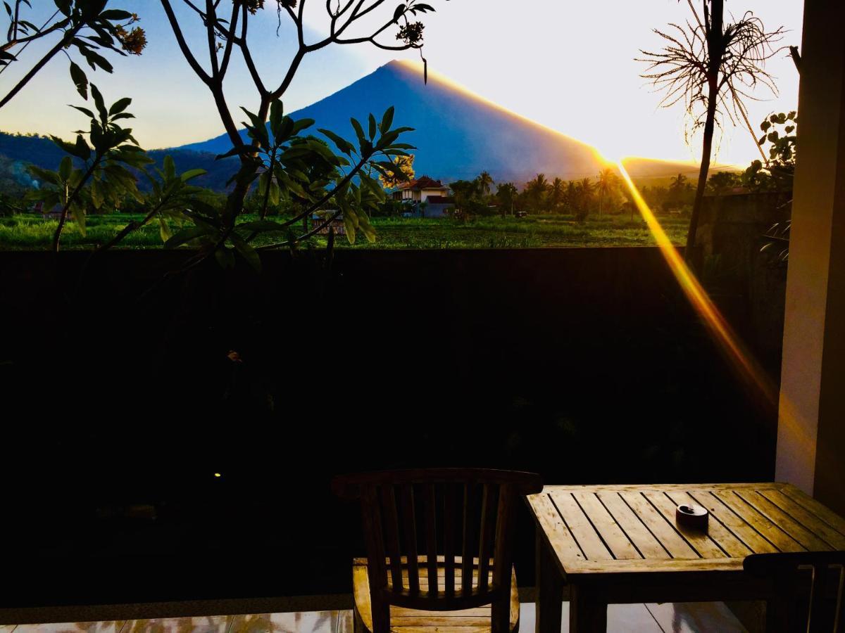 D'Uma Amed Homestay Buitenkant foto