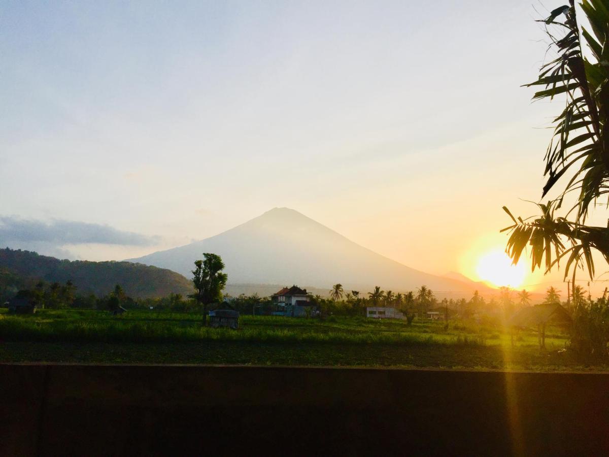D'Uma Amed Homestay Buitenkant foto