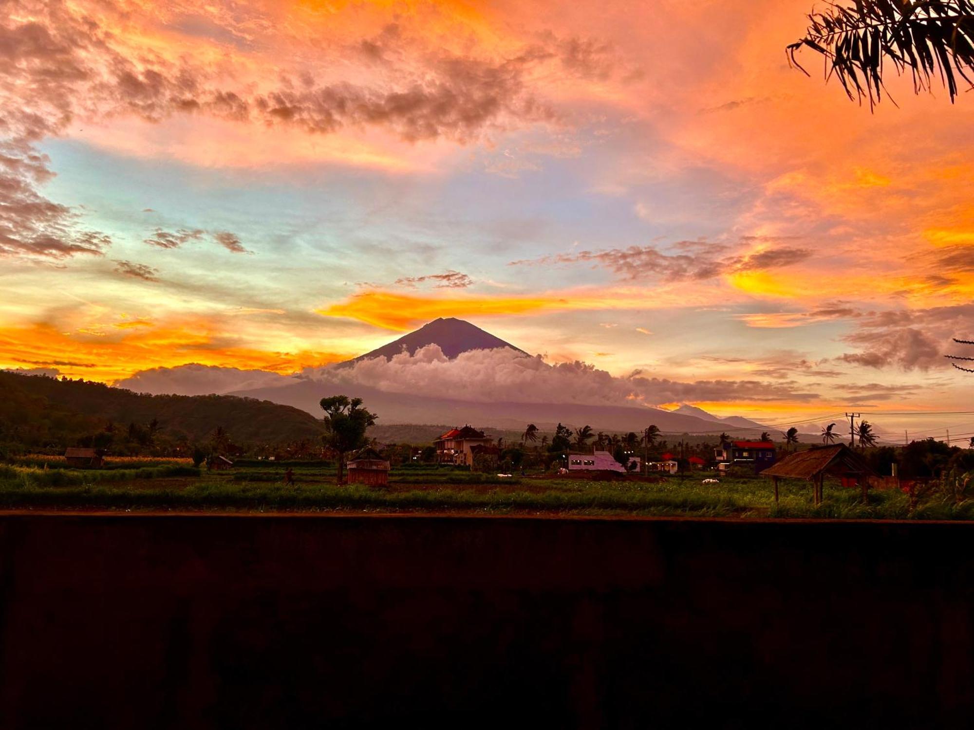 D'Uma Amed Homestay Buitenkant foto
