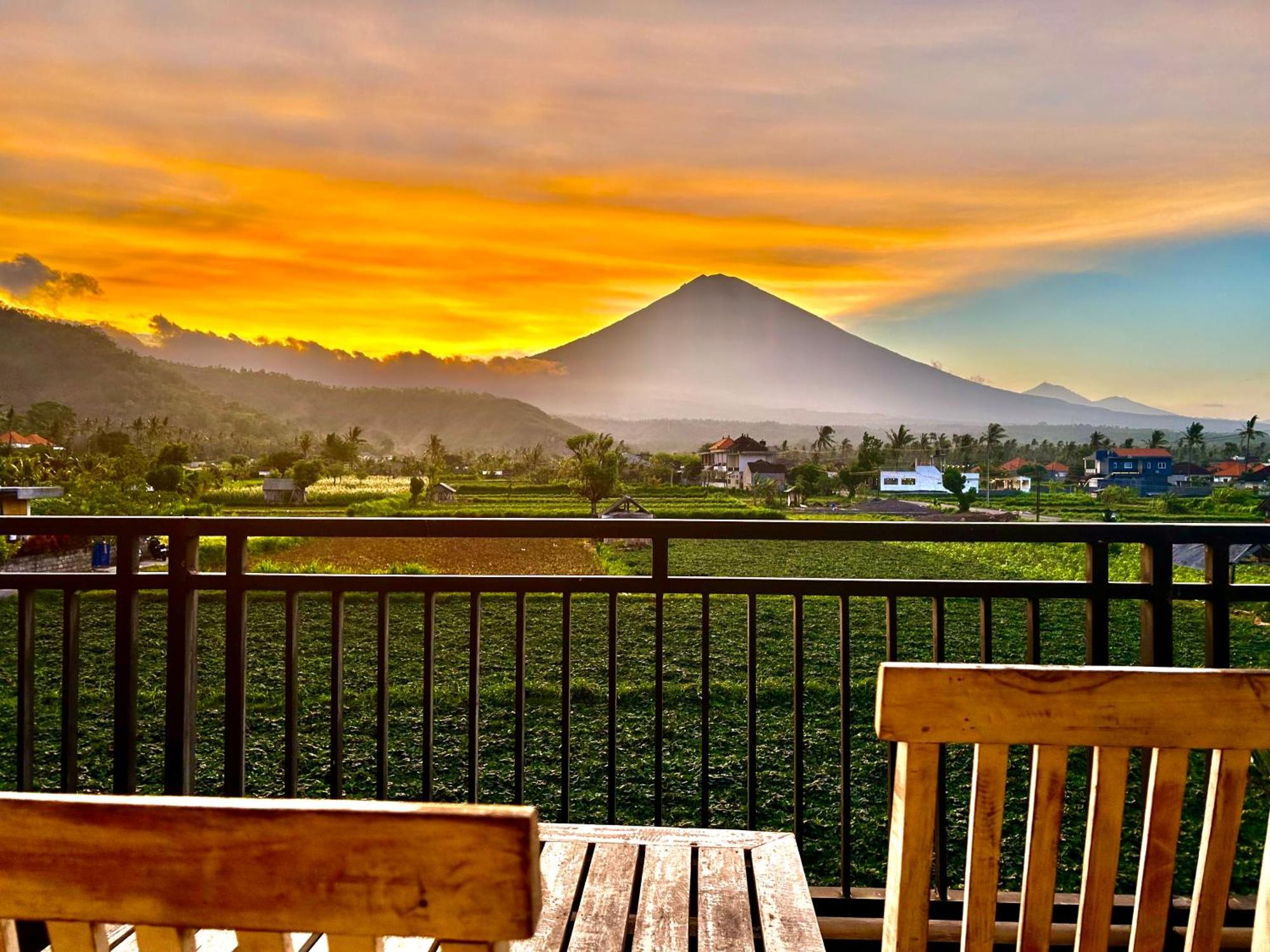 D'Uma Amed Homestay Buitenkant foto