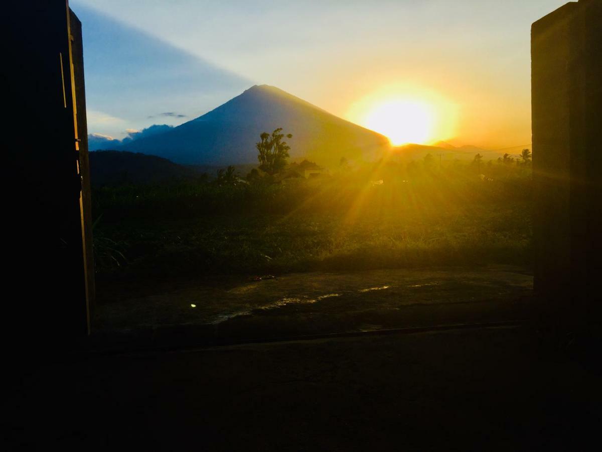 D'Uma Amed Homestay Buitenkant foto